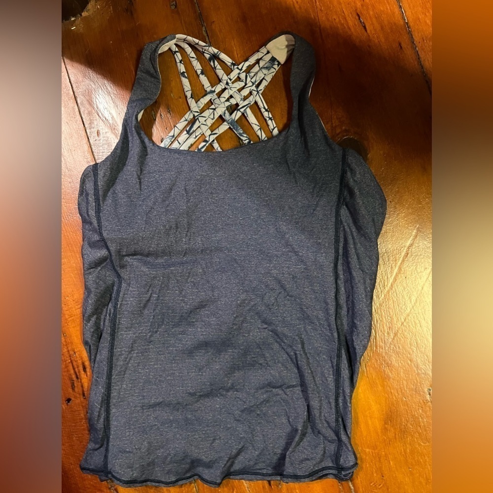 Lululemon tank top with bra built in blue gray white women size 6 good condition